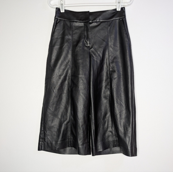 NWT Express Editor Black Culotte Faux Leather Pant 2 - Picture 1 of 10
